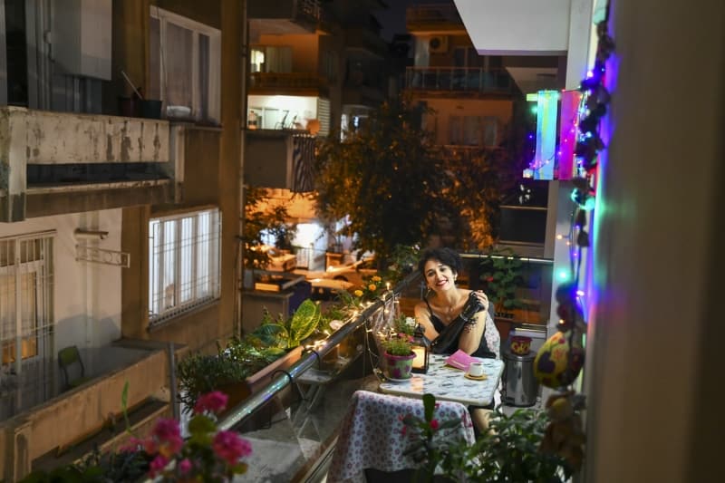 <p>Kazadan sonra 'Ya�ayacak daha �ok g�zel g�n�m var.' demeye ba�lad���n� ve bu bilin�le kalan hayat�n� de�erlendirmeye karar verdi�ini aktaran Karabacak, ��yle devam etti:</p>