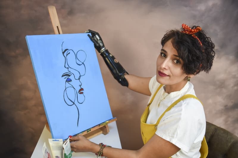 <p><b>- KEND�N� S�REKL� GEL��T�RD�</b><br></p>