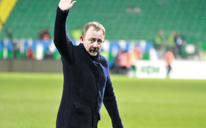 <p>Her transfer dneminde olduu gibi ayn mevkiden birka oyuncu ile anlap son karar teknik direktre brakan ynetim,<b> Stanislav Kritsyuk ile kesin anlamay salarsa Teknik Direktr Sergen Yaln'n onayna sunacak.</b></p>