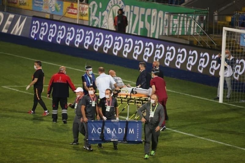 <p><b>'BEN EN OK KIZDIRAN EY...' </b></p><p>'Beni en ok kzdran ey, pozisyon ofsaytt ve oynatlmasna gerek yoktu. Fakat ancak yeni VAR dzenlemesine gre ilgili pozisyon neticelenene kadar beklemek gerekiyor. Her ma yaanan bir durum.'</p>