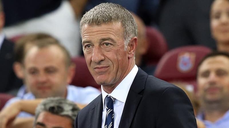 <p><b>'HAKEMLER SAKATLIKLARA DİKKAT ETSİN'</b></p><p>'Sörloth pozisyonunda benim gördüğüm kadarıyla Fenerbahçe kulübesi, Mustafa Hoca'yı ikaz etti; Mustafa Hoca da Cüneyt hocayı uyardı. O pozisyona gelene kadar konuşacak çok pozisyon var. Penaltımız verilmemesine rağmen golümüzü atıyoruz, bu hep böyle oluyor ama sakatlık pozisyonlara dikkat etmeliler. Ben, Tony'yi gelecdek hafta oynayamazsa kırmızı kartlı sayacağım.'</p>