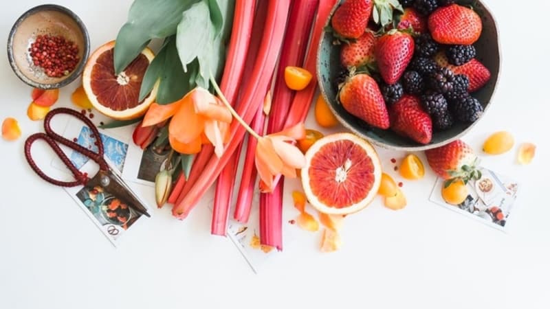 <p>Portakal, greyfurt, karpuz, çilek gibi C vitamini içeren meyveler</p>