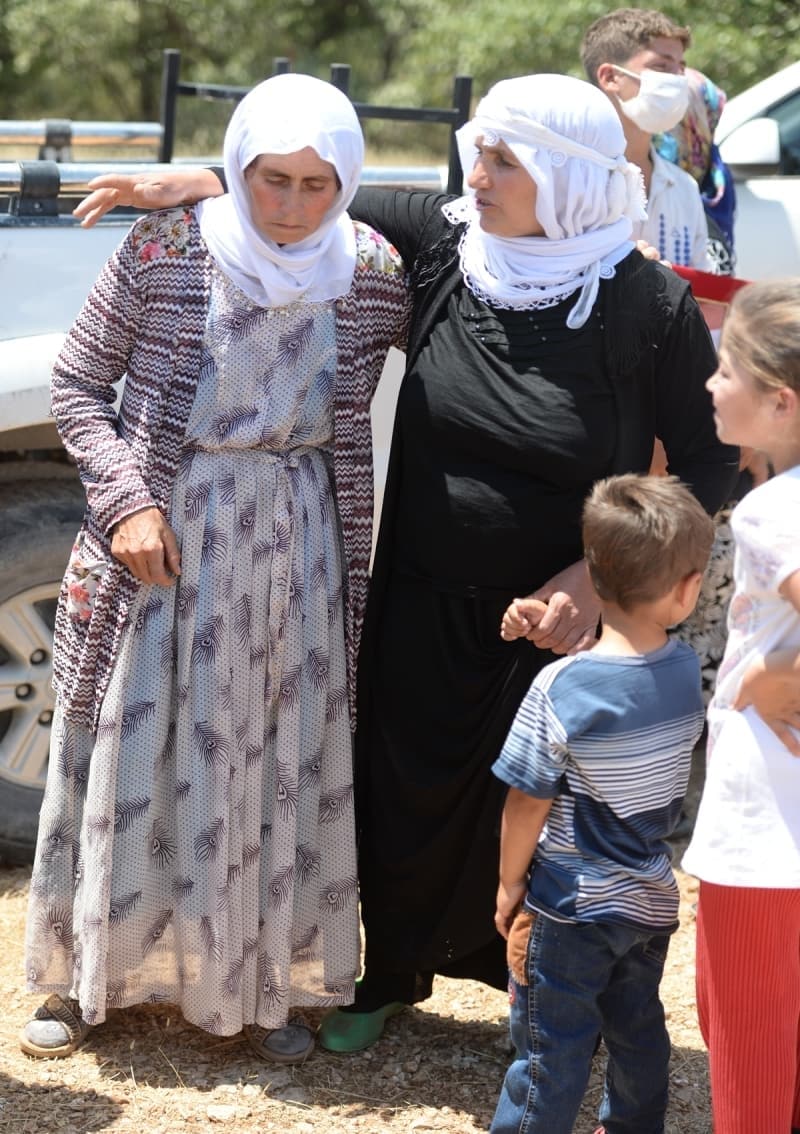 <p><b>- 'İKİ KUZEN YAN YANA DEFNEDİLDİ'</b><br></p>