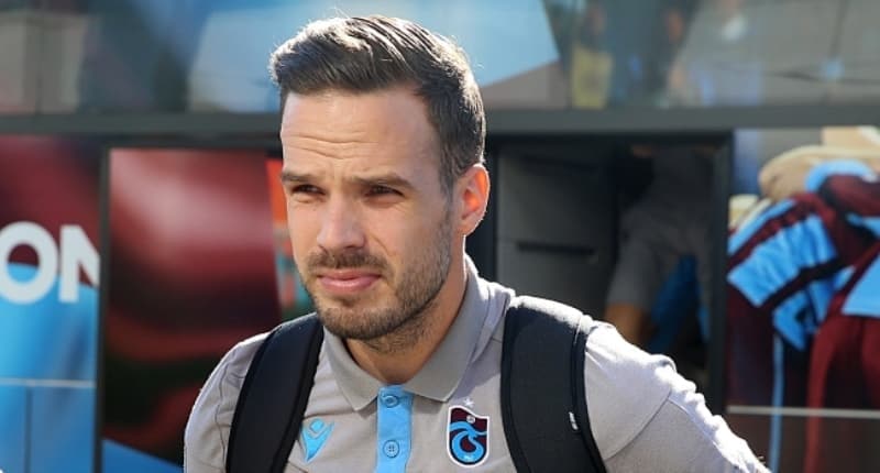 <p><b>'RİZESPOR BİZE ÇOK YARDIM ETTİ'</b></p><p>Şampiyonluktaki en büyük rakibimiz Başakşehir. Bizimle aynı puandalar ancak onlarla maçımız yok. Rizespor, pazar günü bize çok yardım etti. Galatasaray'ı 2-0 yendiler ve son şampiyonu yavaşlattılar. Sivasspor 4, Galatasaray ise 6 puan gerimizde. Bu 4 takımdan biri şampiyon olacak.</p>