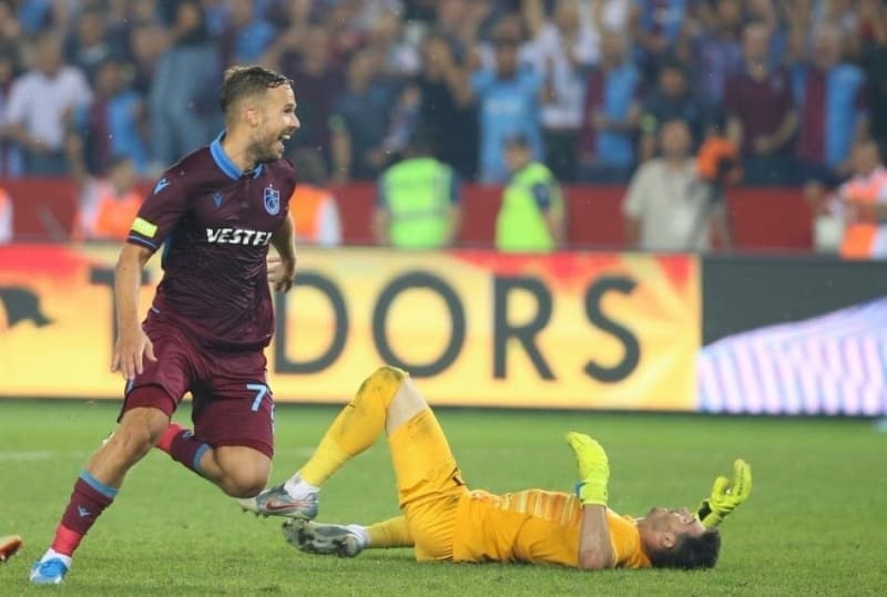 <p><b>'TAMAMEN TÜRKİYE'YE ODAKLANDIM'</b></p><p><br></p>