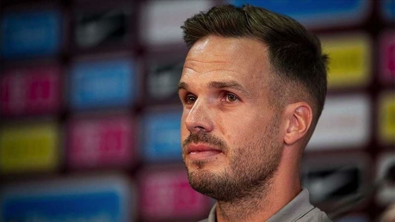 <p>Sporx'in haberine göre, Filip Novak,'Şu anda tamamen Türkiye Ligi'ne odaklanmış durumdayım. UEFA, EURO 2020'yı ertelediği anda unuttum. Umarım sağlıklı oluruz ve 1 yıl sonra Avrupa Şampiyonası'nda oynayabiliriz.' dedi.</p>