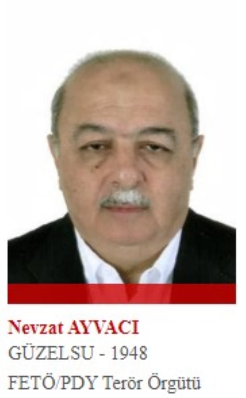 <p><b>TERÖR İHBAR HATTI: ALO 140</b></p><p><b><br></b></p><p>Kırmızı, Mavi, Yeşil, Turuncu ve Gri şeklinde kategorilere ayrılan terör yanlılarının bulunmasında vatandaşlar da rol oynayabiliyor. Söz konusu şahısların yakalanmasına yardımcı olan vatandaşlar, yakalanan terör yanlısının bulunduğu kategoriye göre ödül alıyor. Vatandaşlar Alo 140 Terör İhbar Hattı’nı arayarak ihbarda bulunabiliyor.</p>