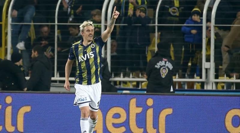 <p>Alacaklarının tamamı için kulübe ihtarname çekti. İddiaya göre 'Paramı almadan oynamam' dedi.</p>