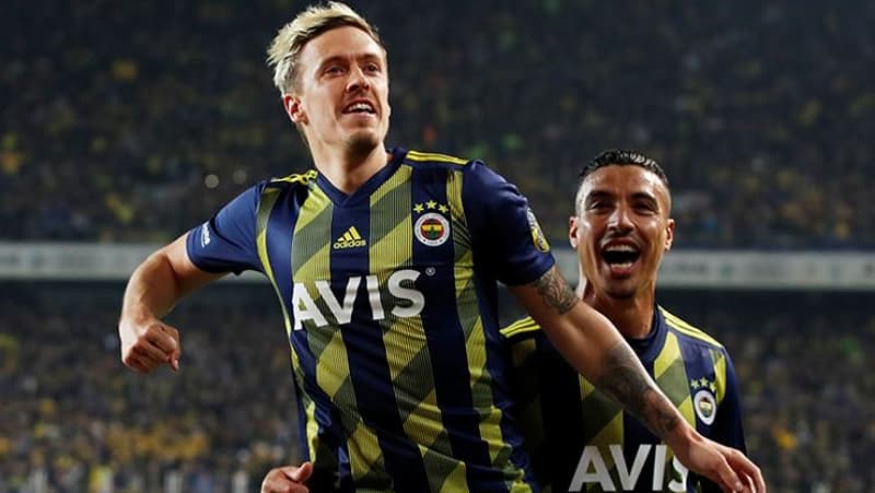 <p>Fenerbahçe'de takıma son ödeme şubat ayında yapıldı. Futbolculara mart, nisan ve mayıs ayı hak edişleri verilmedi. Söz konusu dönem, kulüplerin ödeme alamadığı pandemi arasına denk geliyor.</p>