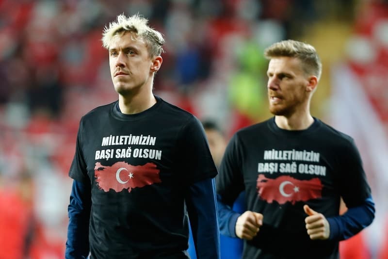 <p>Max Kruse'yi zor bir dönem bekliyor. Biz Fenerbahçe camiası olarak mücadele edeceğiz. O tek başına. Max Kruse'a, 'feshetme, sıkıntı yaşarsın' dedim. Karakteri buymuş' ifadelerini kullanmıştı.</p>