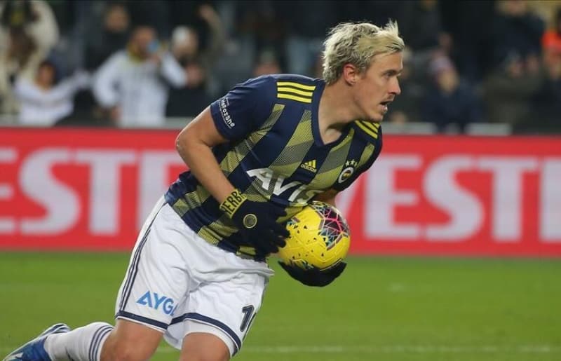 <p>'Ne yazık ki tüm bunlara rağmen 18 Haziran'da Fenerbahçe ile olan sözleşmemi feshettim. Kulübün Şubat 2020'den bu yana maaşımı neredeyse hiç ödememiş olması beni bu adımı atmak zorunda bıraktı.'</p>