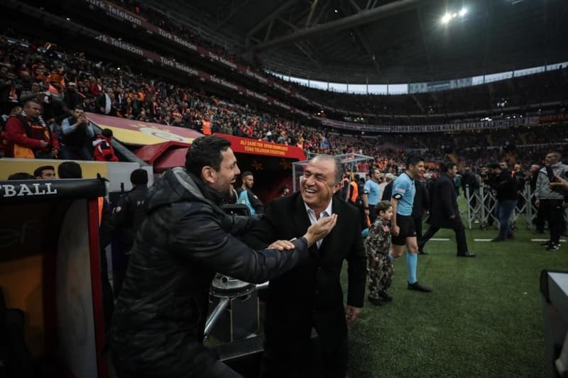 <p>“<b>Bu geleneksel bir fotoraf ekimiydi... Her galibiyetten sonra teknik ekiple yaplan bir ey... </b>Sosyal medya hesaplarna bakldnda bunu net olarak grebilirsiniz.'</p>