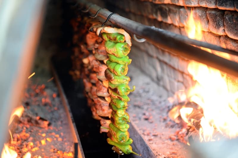<p>Be yl nce corafi iaret de alnan Tokat kebab, lezzetiyle kentin gastronomi turizmine nemli katk salyor.</p>