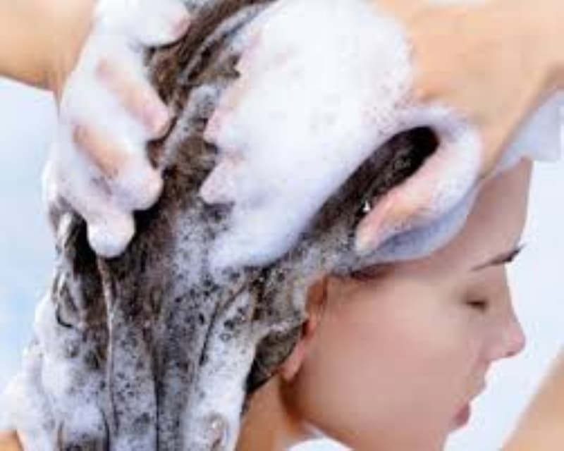 <p class='MsoNormal'>�ampuan se�erken bitkisel bazl� olanlar� tercih edin. Sa�  tipinizi analiz edin ve ihtiyac�n�za y�nelik �ampuan� kullan�n.&nbsp;</p>