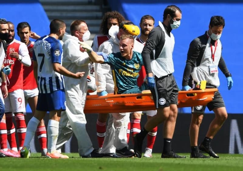 <p><span >Bernd Leno, sedyeyle kenara çıkarken Neal Maupay'a tepki gösterdi.</span><br></p>