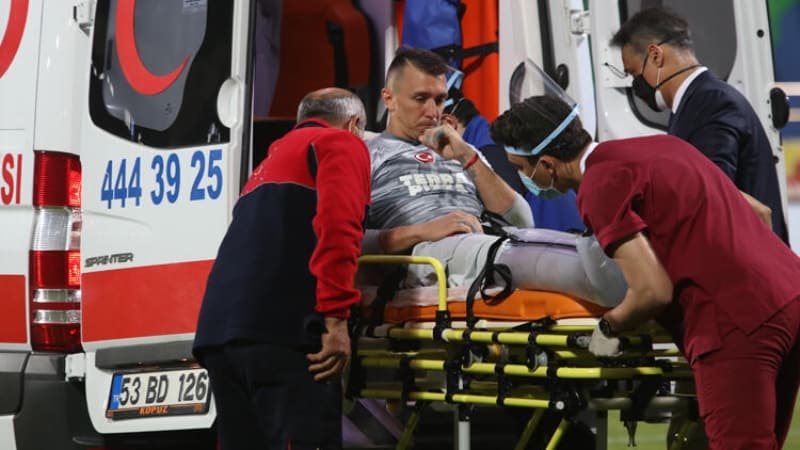 <p><span >Leno'nun sakatlığı, Galatasaraylı Fernando Muslera'nın Rize'da yaşadığı sakatlığı akıllara getirdi.</span><br></p>