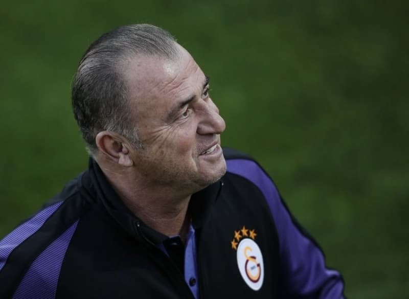 <p>Takımda düşünülmeyen ve yüksek maliyetli isimlerle yollarını ayırmayı planlayan Galatasaray, bu isimlerden bonservis geliri elde ederek yeni sezonun kaynağını da oluşturmayı hedefliyor.</p>