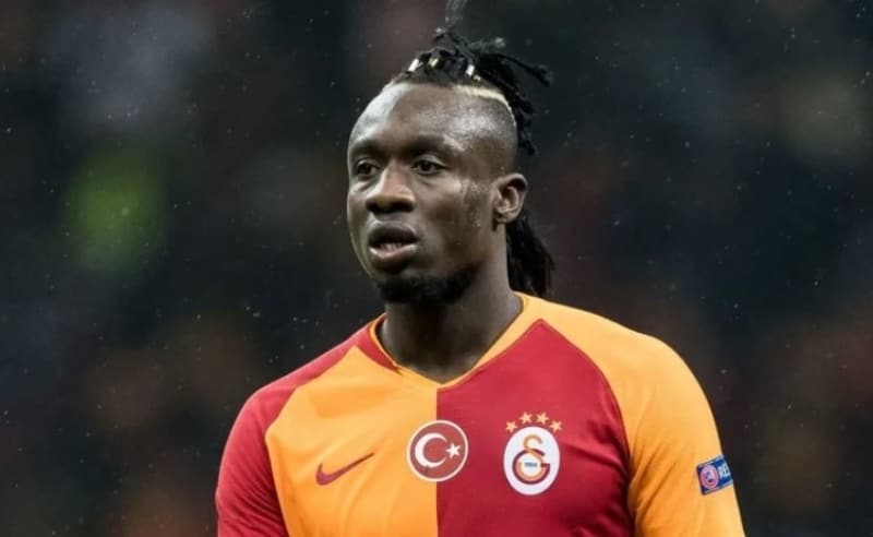 <p>Senegalli golcü, burada da tutunamamış ve kadro dışı kalmıştı. Cimbom, 28 yaşındaki forvete teklif gelmesi halinde düşünmeden satacak.</p>