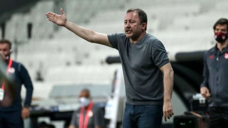 <p>Mesela Burak Yılmaz. Dikkat edin maçta en çok top kaybı yapan Burak'tır. Ancak Beşiktaş'ın topla oynadığı süreçte en çok topla oynayan ve en etkili oynayan Burak Yılmaz.' dedi.<br></p>