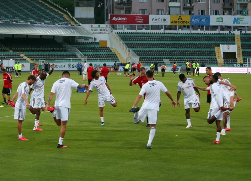 <p>'Sergen hocanın kafasında anladığım kadarıyla Caner yok. Rebocho da gitti, Rıdvan üzerinden devam edilecek. Rıdvan'ı beğendim, adını da beğendim kendini de ama orada yalnız bırakmazlar. </p>
