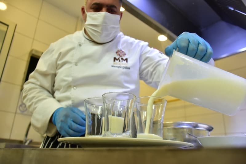 <p>'Gaziantep'in farkl farkl lezzetleri var. Bu rnlerimizden asrlardr sofralarmz ssleyenler kentimizin bnyesine katlyor. Stl zerde de misafirlerimizin sevdii bir tatl. Baklavasyla nl Gaziantep'imizde bir lezzetin daha tescil edilmesi bizleri gururlandrd.'</p>