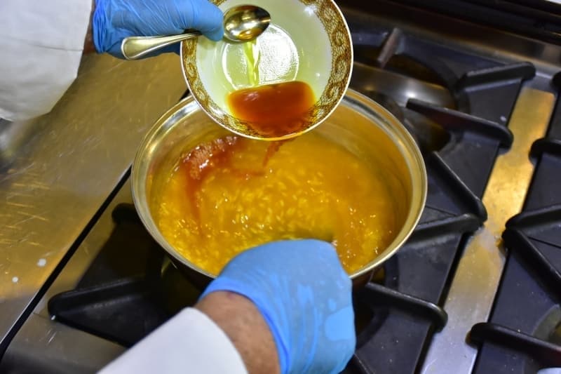 <p>Herkesin evinde rahat bir ekilde hazrlayabilecei bir tatl olduunu dile getiren Glten, mutfaklarnda en fazla hazrladklar tatllardan biri olduunu belirtti.</p>