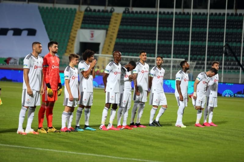 <p>Mevcut takımdan en az 6 oyuncu ile yolların ayrılmasına kesin gözle bakılırken, bu sayının yapılacak transferler ve denkleşecek bütçe ve satılacak futbolcularla 9-10'a kadar çıkması bekleniyor. </p>