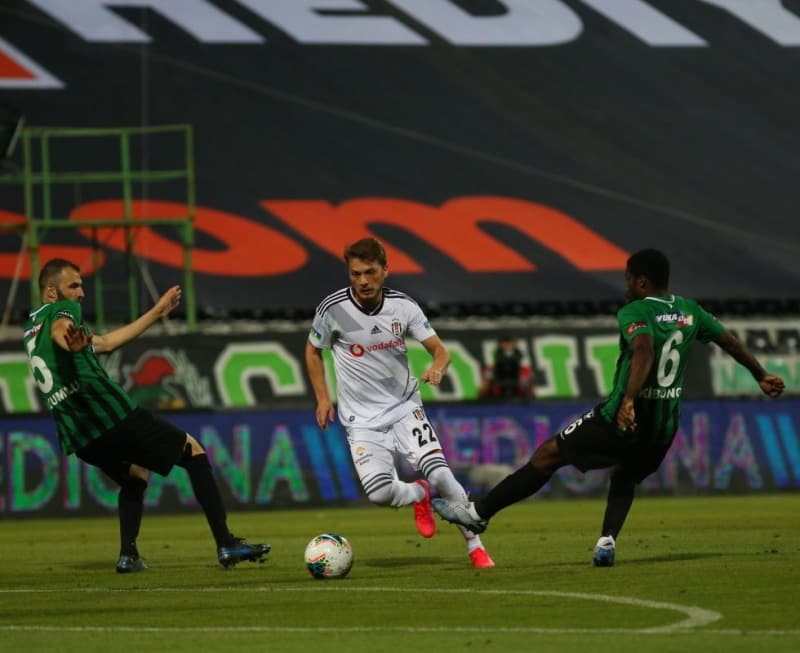 <p>Formu bir inen, bir çıkan Ljajic'in de yeterli bütçe kalması halinde yedeklenmesi beklentiler arasında. </p>