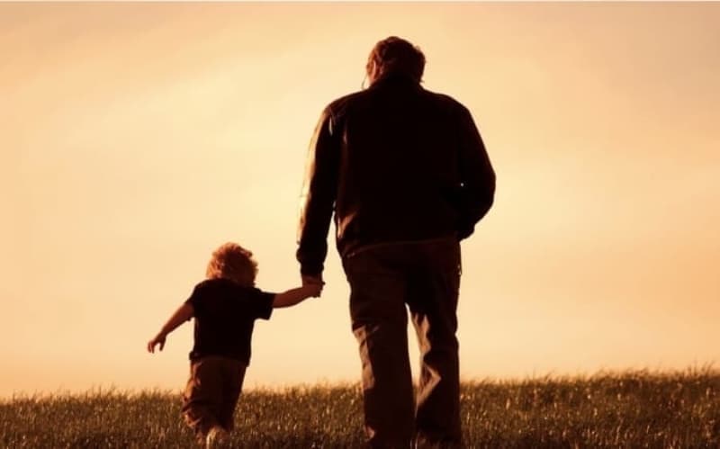 <p>”Sen bazen rüyalarıma gelip beni öpüyorsun, seni çok seviyorum diyorsun. Bende seni çok seviyorum babam.”</p>