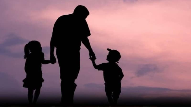 <p>”Bugün hayatımdaki her şeyde senin imzan var canım babam. Allah mekanını cennet eylesin.”</p>