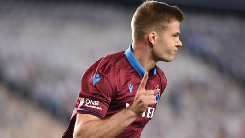 <p>Tartışmadık, konuşmadık bile. Biz Anadolu'nun gururunu ve ar damarını taşıyoruz. Ar damarı çatlayanlar her türlü pespayenin peşinde gidiyorlar.'</p>