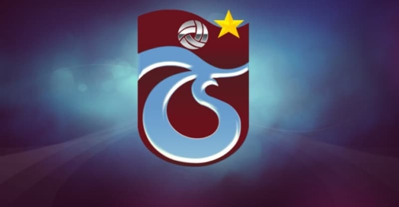 <p> 'Trabzonspor da sağlam, emin adımlarla hedefe gitmektedir'</p><p>Sürmen, Trabzonspor'un UEFA'dan men cezası almasını da değerlendirerek, şöyle konuştu:</p><p>'Pandemi nedeniyle futbol oynanmıyor, toplantı yapılamıyor. UEFA'da toplantı yapılıp Trabzonspor'a ceza veriliyor. Bir nedeni olmalı. Nihat Özdemir'i hep tenkit ederiz. 'Birtakım oyunlara karşı koyamıyor, dik duramıyor' deriz ama Özdemir bile sonunda isyan etti. 'Trabzonspor'un haklarının peşinden gideceğim' dedi. Nihat Özdemir'e teşekkür ederiz. Bizi sahamızda dahi yense o futbol takımına teşekkür etmeyi biliriz ama hakkımızı yedirmeyiz. Biz burada risk alıp bir toplantı yapıyorsak, bir hedefimiz var demektir, bu hedefe giderken de çekeceğimiz her çile kutsaldır. Bugün burada kutsal bir görev yaptığınızı düşünün. Çocuklarınıza ve torunlarınıza yarın 'Bu kutsal günde biz oradaydık' deme mutluluğunu yaşayacaksınız. Futbolda hedef beklenmez, hedefe gidilir. Trabzonspor da sağlam, emin adımlarla hedefe gitmektedir. İnşallah daha büyük salonlarda şampiyonluğu kutlayacağız.'</p>