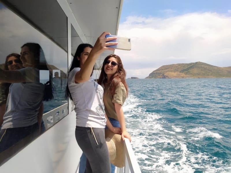 <p>Şifalı suları ve doğal güzelliği bulunan Van Gölü’nün dünya insanlarını beklediğini ifade eden Takva, sözlerini şöyle sürdürdü:</p>