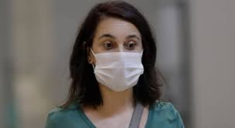 <p><b>HANGİ İLLERDE MASKE TAKMAK ZORUNLU?</b></p><p><b><br></b></p><p>Bugün itibarıyla maske takmanın zorunlu olduğu illerde yasağa uymayanlara ülke genelinde uygulama birliği olacak şekilde Umumi Hıfzıssıhha Kanunu’nun 282’nci maddesi uyarınca idari para cezası kesilecek.</p>