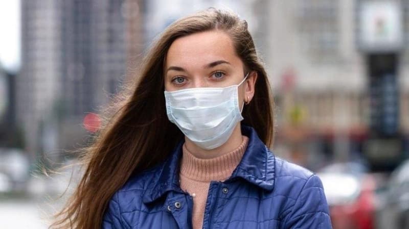 <p>“Umumi Hıfzıssıhha Kanununun 282'nci maddesi gereğince idari para cezası verilmesi başta olmak üzere aykırılığın durumuna göre Kanunun ilgili maddeleri gereğince işlem yapılmasına, konusu suç teşkil eden davranışlara ilişkin Türk Ceza Kanunu'nun 195 inci maddesi kapsamında gerekli adli işlemlerin başlatılacağı hususu kamuoyuna saygı ile duyurulur.”</p>