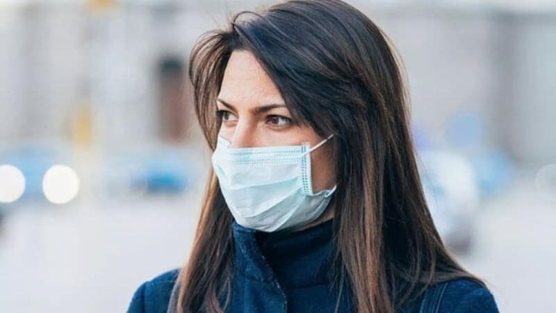 <p>Bu kapsamda, kolluk kuvvetleri 4 gün boyunca ülke genelinde yaptıkları denetimlerde maske takmayanları uyarıp bilgilendirdi.</p>