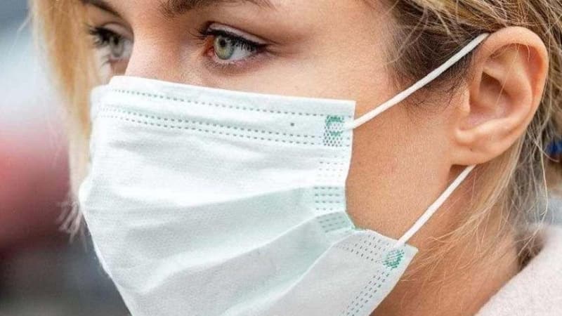 <p>Maske mecburiyeti olan iller 51'e çıktı. Maskenin, 51 ilde hayatın tüm alanlarında, 30 ilde ise alışveriş merkezi, market, restoran, kafe ve kuaför gibi insanların toplu halde bulunduğu iş yerlerinde takılması zorunluluğu bulunuyor.</p>