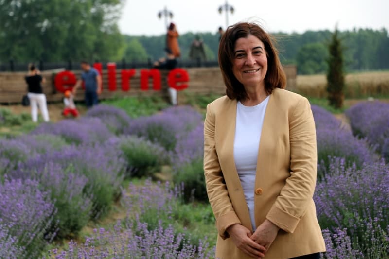 <p>K�lt�r ve Turizm �l M�d�r� Kemal Soyt�rk, Aksal'a, kentin �nemli turizm destinasyonu haline gelen ve binlerce turist �eken mor tarlalar ve gelecek y�l d�zenlenmesi planlanan etkinlikler hakk�nda bilgi verdi.</p>