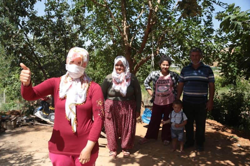 <p>Yeni görüntüsüne 9 saat süren operasyonla kavuşan Leyla Demirci, operasyondan sonra geldiği Kahramanmaraş'taki evinde yeni bir yaşama başladı.</p>