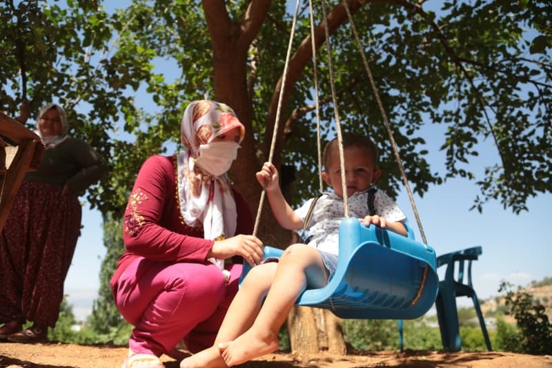 <p>Anne Ülfet Demirci ise kızının çok büyük bir ameliyat geçirdiğini, bundan sonra da her şeyin daha iyi olacağını belirterek, ameliyatı gerçekleştiren ekibe teşekkür etti.</p>