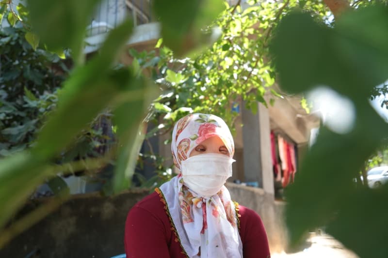 <p>'Ortama girdiğimde herkes benden kaçıyordu. Şimdi çarşıya gidiyorum kimse benden kaçmıyor.' diyen Demirci, şimdi daha da hayata yakınlaştığını ve insanların kendisiyle arkadaşlık kurmaya çalışmasından da mutluluk duyduğunu söyledi.</p>