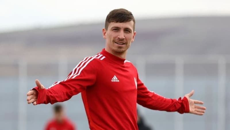 <p>Mert Hakan gelecek sezon Fenerbahçe forması giyecek.</p>