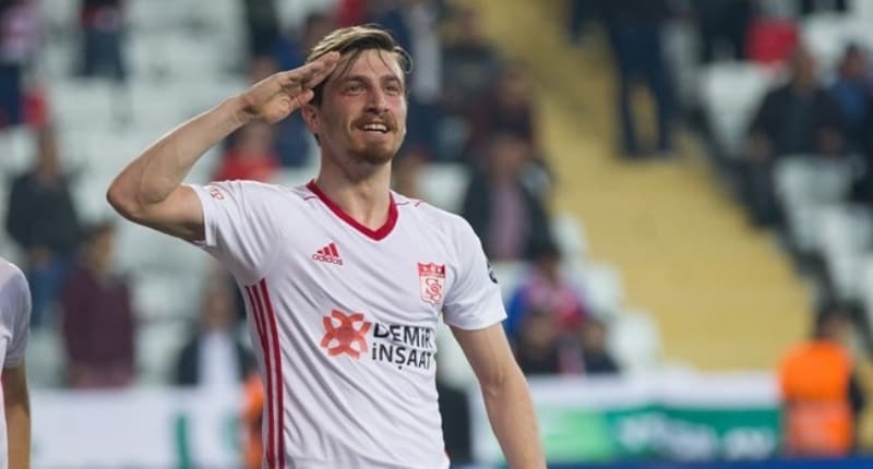 <p>Geçtiğimiz günlerde Galatasaray'ı Twitter'da takipten çıkan Mert Hakan Yandaş'ın bu hamlesinin nedeni de ortaya çıkmış oldu.</p>