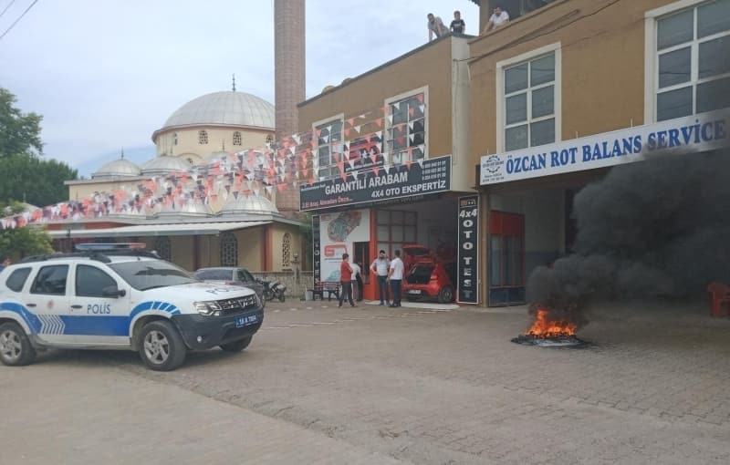 <p>Galatasaray'ın file bekçisi Okan Kocuk, topu elinde fazla tutunca 6 saniye kuralı ihlalinden hakem Alper Ulusoy, endirekt serbest vuruşa hükmetti. Endirekt serbest vuruşun kullanılmasının ardından, ceza sahası içerisinde yaşanan pozisyon sonrası Alper Ulusoy penaltı noktasını gösterirken...</p>