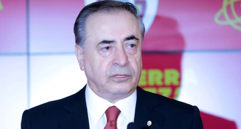 <p><b>TÜRK HAKEMLERİNİN DÜRÜST OLDUĞUNA İNANIYORUM AMA..</b><br></p><p>Hiçbir maçı terk etmem, sonuna kadar izledim. 66. dakikada 3-1 öndeydik, 66'dan sonra ben Gaziantep'i tebrik ederim, bizim üzerimize müthiş bir baskı kurdular, 10 kişi defansa çekilmek durumunda kaldık. Ben burada teknik heyeti, oyuncuları, taraftarlarım zaten yok, eleştiremem. Burada eleştireceğim tek insan maalesef hakem oldu. Ben Türk hakemlerinin dürüst olduğuna inanıyorum, artniyet taşımadıklarına inanmak istiyorum ama bir önceki maç ve bu maç benim kuşkularımı derinden yaraladı. son saniyede 6 saniye kuralı işledi.</p>