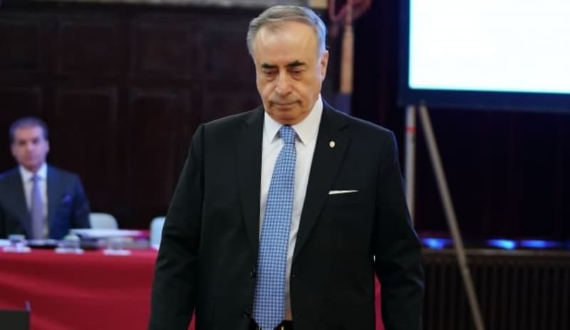 <p>Düşmanı yenemeyen sıradan toplumlar kendini yer denir. Ben bunu böyle görmüyorum, bize şunu söyle, bunu söyleme, bunu yap diyorlar, bu bir sahiplenme. Bunu bir muhalefet olarak görmüyorum, Galatasaray'a sahip çıkıyorlar, bunu beni mutlu ediyor.</p>