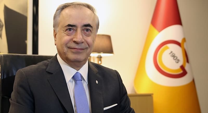 <p><b>1 SANİYE BİLE DURAMAYIZ</b><br></p><p>Narkozdan çıktım, ayıldım, Yusuf ve Abdurrahim beyi gördüm, seslendim, bir banka ile ilgili söyledim. Doktorlar şok yaşadı. 2. ameliyatta uyandım, bizim yöneticilere gizli telefon verdiler, yasak, beni arayın, 2 kelime söyleyeceğim dedim, yine Galatasaray ile ilgili. Ben ne kadar Galatasaraylı olduğum için bunu söylemiyorum, içinde bulunduğumuz süreç 1 saniye bile durmamamızı gerektiriyor.</p>