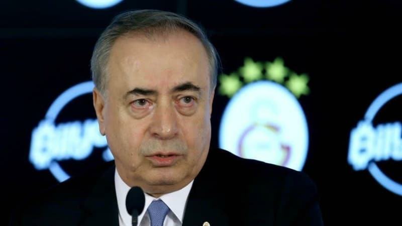 <p><b>'PES ETMEK KÜLTÜRÜMÜZDE YOK'</b></p><p>Galatasaray kültüründe pes etmek yoktur. Hiç kimseye boyun eğmeyeceğiz. Fikri hür, vicdanı hür Galatasarayız.</p>