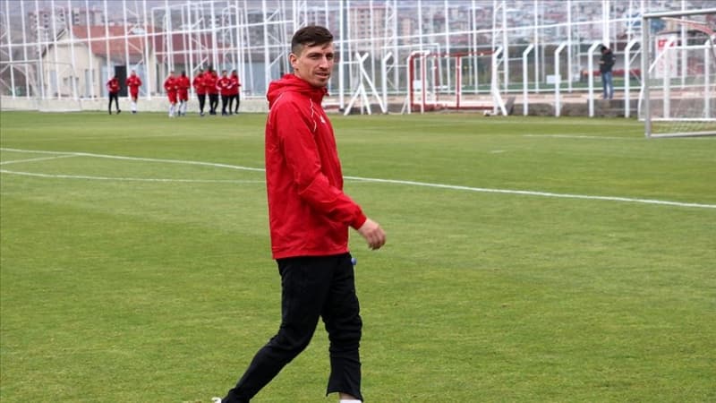 <p>Daha sonra Galatasaray ile oyuncu arasında ikinci bir anlaşma yapıldı.</p>