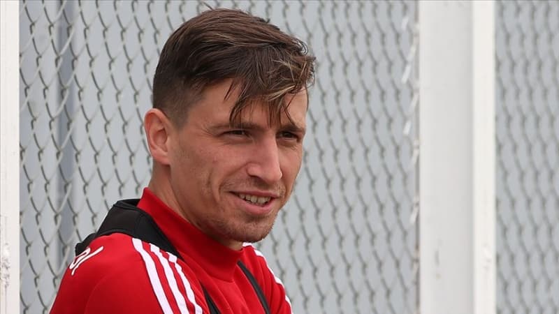 <p>Sivas, şampiyonluk mücadelesi içinde olduğu için Mert’in devre arasında gidişine izin vermedi. </p>